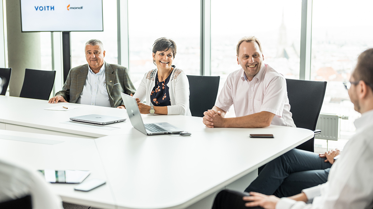 V.l.n.r.: Peter Puck (Category Manager Spare & Wear Parts, Mondi Group), Helga Fritzl (SAP Key User, Mondi Group), W. Stramitzer (Projektleiter, Mondi Group), Björn Kleigrewe (Projektleiter Voith WebShop, Voith).