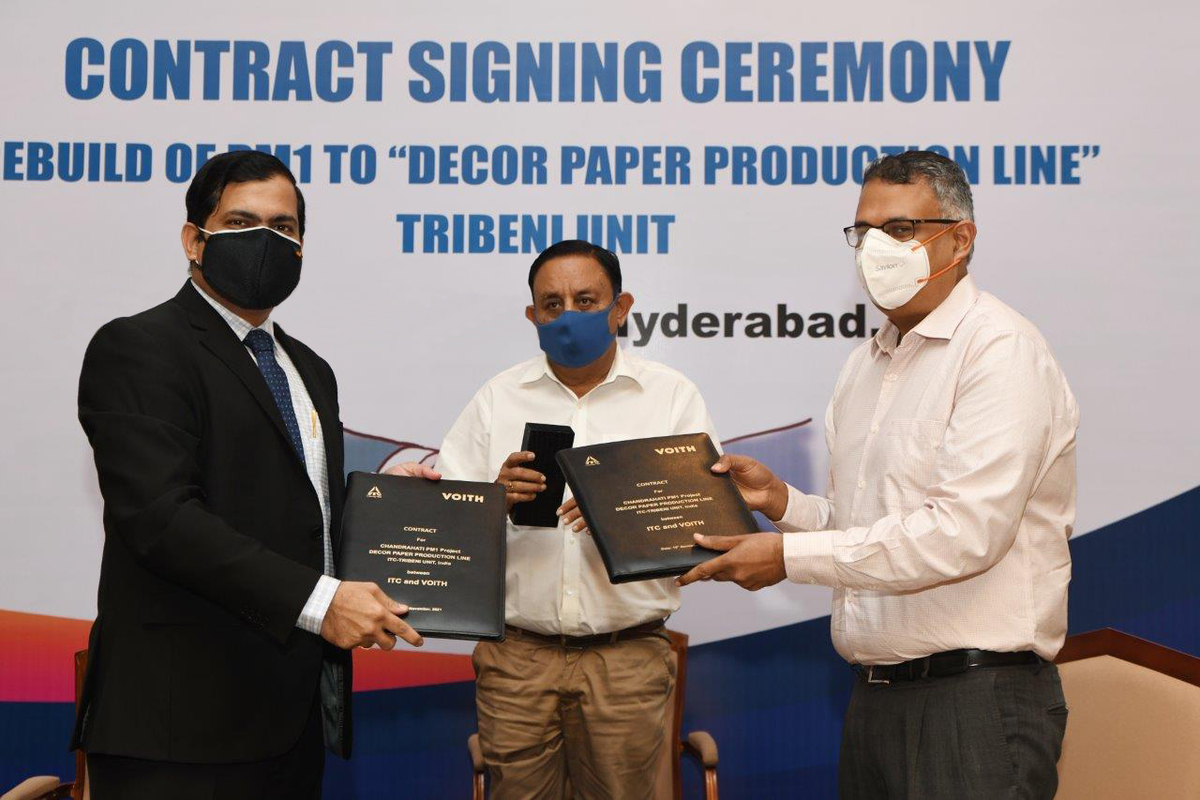 ITC Limited PSPD und Voith Paper bei der Vertragsunterzeichnung für die
neue Dekorpapiermaschine Chandrahati PM1 in Westbengalen, Indien.