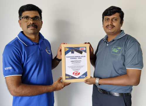 V.l.n.r.: Hr. Rajkumar (Maintenance Manager, FLS) und Dr. Sathyaraj (HSE
Manager, FLS) die den Solar Award erhalten.