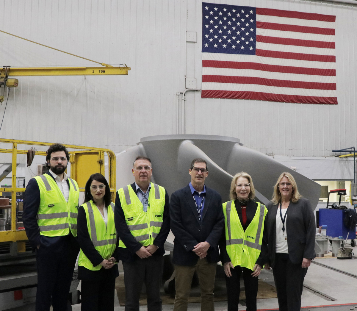 Voith recently welcomed U.S. Ambassador to Germany Dr. Amy Gutmann for a tour of the Voith Hydro workshop in York, Pa. (From left to right: Jake Miner, Chief of Staff; Christin Mechler, Senior Investment Specialist, Select USA, US Embassy Berlin; Ralph Dreckmann, President, Voith Turbo NA; John Seifarth, SVP & COO, Voith Hydro NA; Dr. Amy Gutmann, U.S. Ambassador to Germany; and Sheryl Zapcic, Director, Group Communications, Voith US Inc.) 