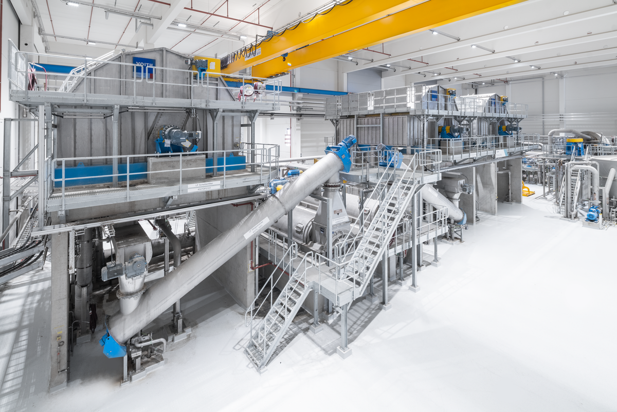 In the last five years, Voith experts commissioned more than 30 plants with a total production capacity of 12.8 million tons per year. Shown here is Palm's customized BlueLine OCC system in Aalen.