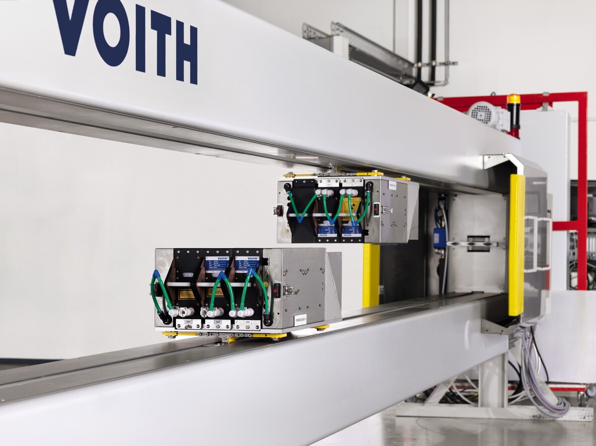 The OnQ Fiber Orientation Sensor continuously measures fiber orientation in real
time. The new automation system also uses the OnQ Profilmatic CD control
system and the OnQ ModuleStep and OnQ ModuleJet actuators.