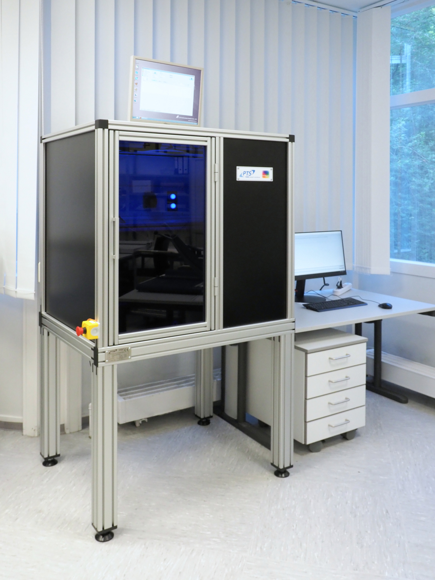 Compared to established methods in the paper industry, the measuring technology uses NIR to determine more comprehensive information about the contaminants with a high measuring accuracy.