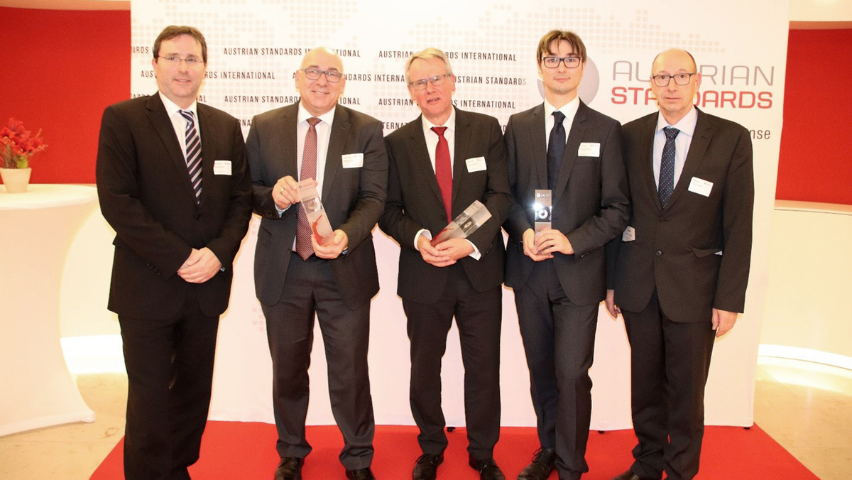 The award winners from Voith and Truetzschler