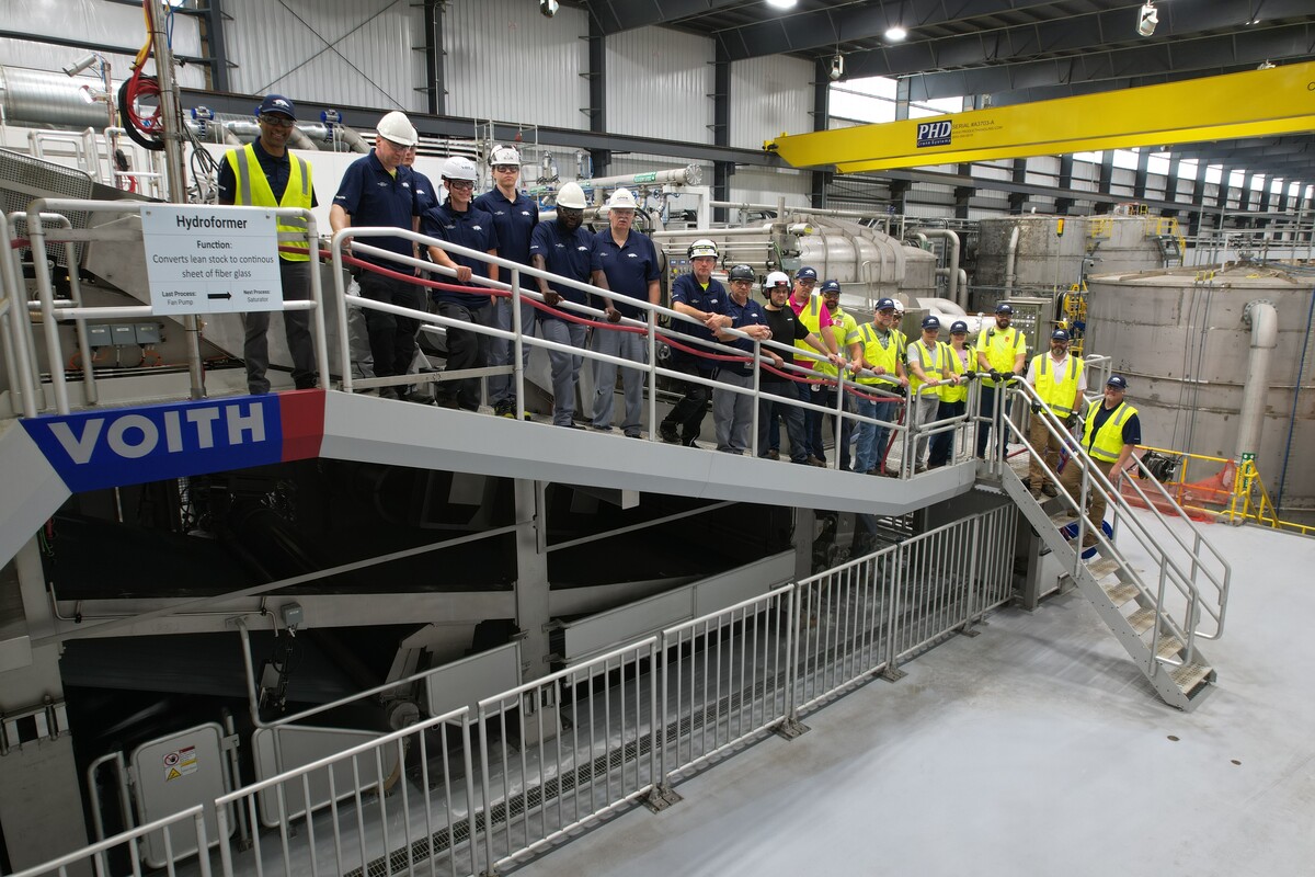 The project team in front of WLM 2 in Fort Smith